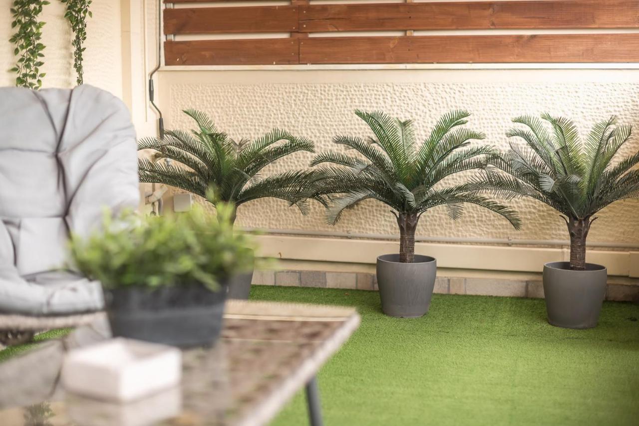 Appartamento Petralona Stylish Penthouse Atene Esterno foto