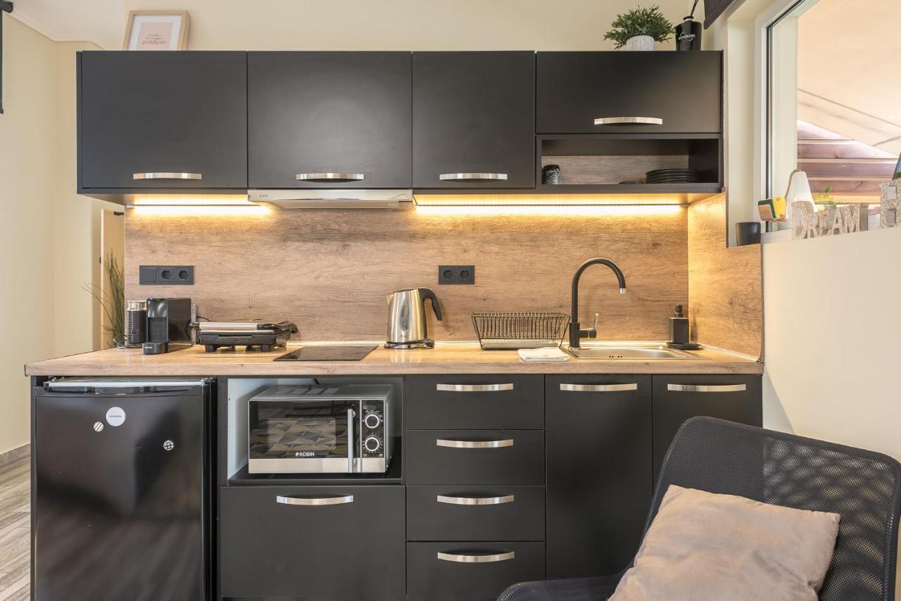 Appartamento Petralona Stylish Penthouse Atene Esterno foto
