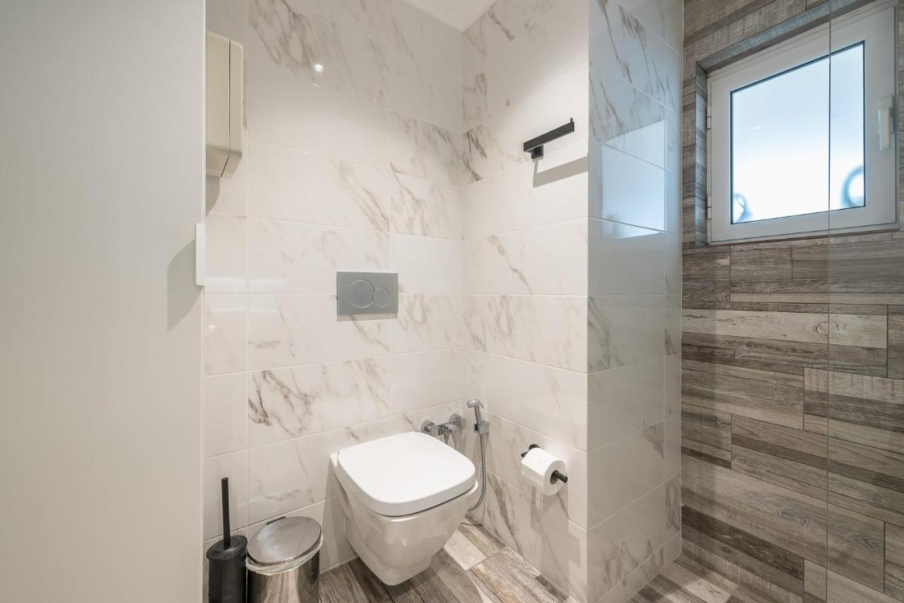 Appartamento Petralona Stylish Penthouse Atene Esterno foto